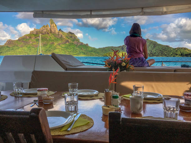 istock Before breakfast view of Mount Otemanu 1066359128