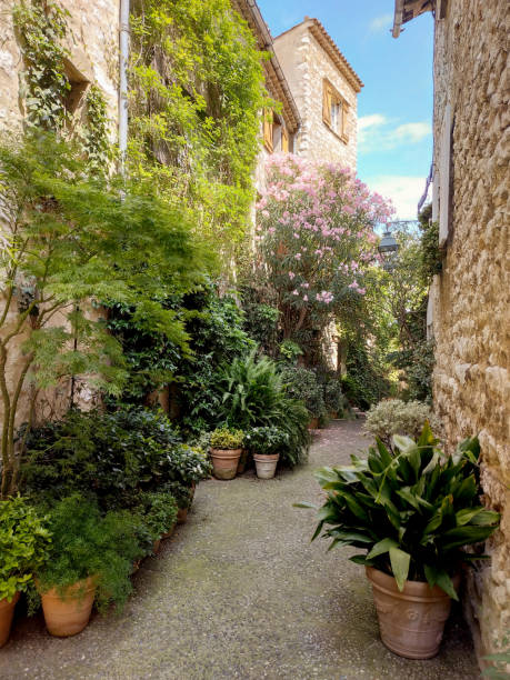 istock Saint Paul de Vence - Streets and Architecture 1066430398