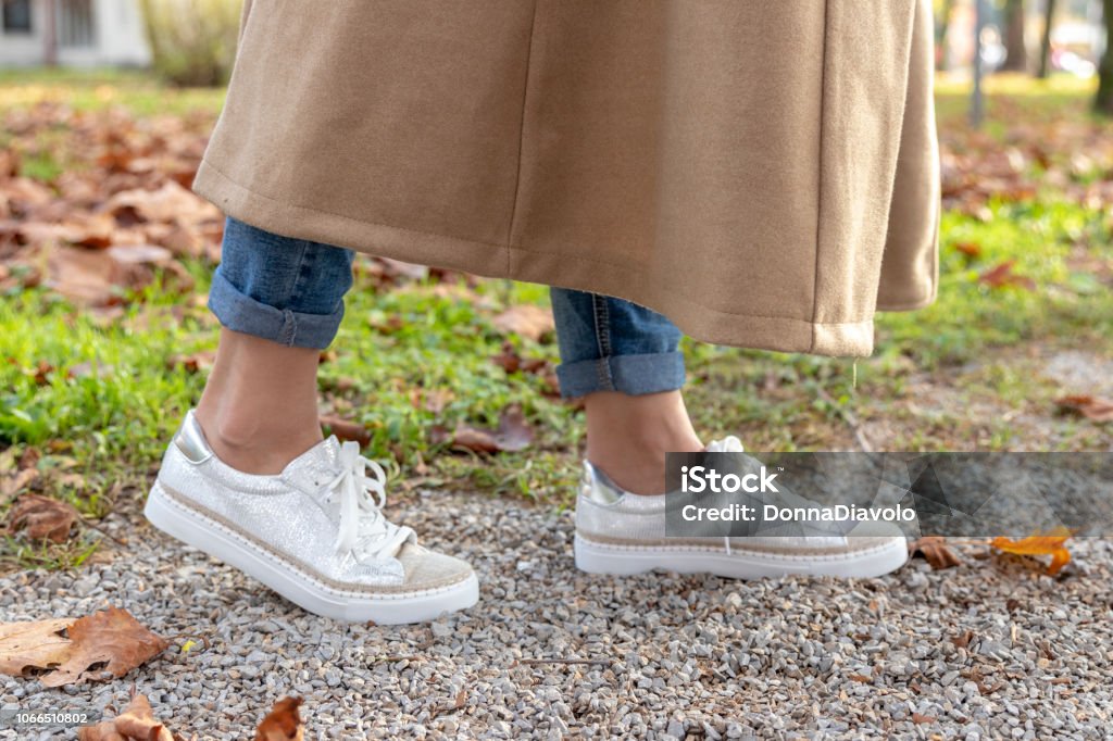 eerste Notebook Hoogland Woman Walking In The Park Only Shoes Stock Photo - Download Image Now -  Sports Shoe, Women, One Woman Only - iStock