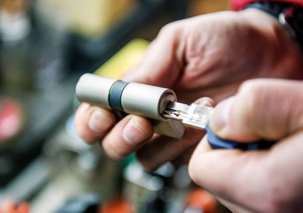 istock master repairs door lock cylinder 1066554986