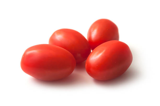 mini organiczne pomidory roma na białym tle - plum tomato obrazy zdjęcia i obrazy z banku zdjęć