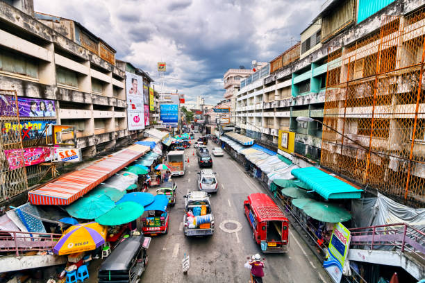 Warorot Market in Chiang Mai Picture of Warorot Market in Chiang Mai, Thailnd warorot stock pictures, royalty-free photos & images