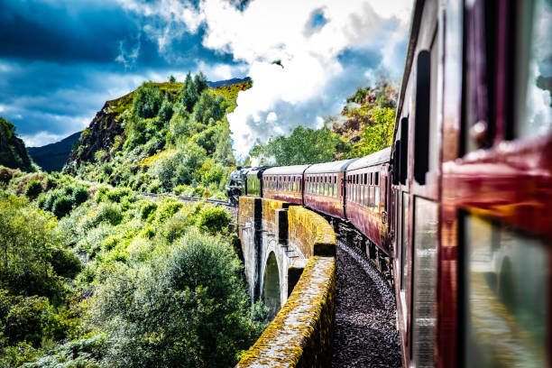 glenfinnan railway viaduct with train - mallaig imagens e fotografias de stock