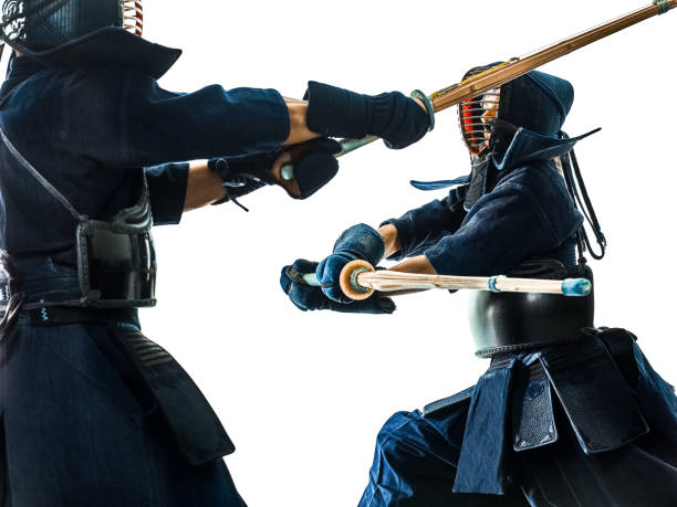 剣道の試合中の選手（白背景） - kendo ストックフォトと画像