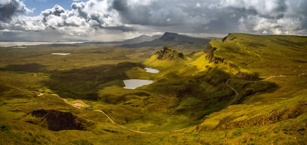 panorama de quiraing - quiraing needle photos et images de collection