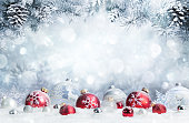 メリー クリスマス - つまらないもののモミの枝を雪の上