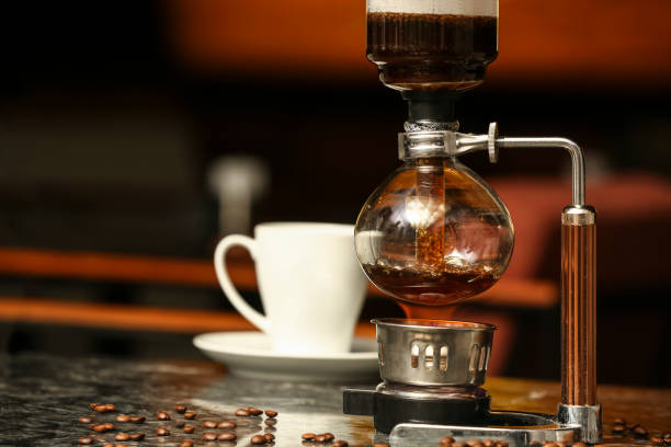 Japanese Siphon Coffee Maker With Halogen Beam Heater Stock Photo -  Download Image Now - iStock