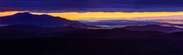 zachód słońca nad zielonymi górami vermont - mt ascutney zdjęcia i obrazy z banku zdjęć
