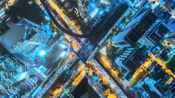 vista aerea strada del traffico di notte in centro per il trasporto o il background del traffico. - light trail shanghai city street city foto e immagini stock