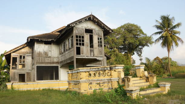 istock Old abandoned traditional malay house in Kuala Kangsar 1066817588