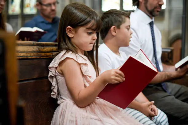Photo of Kids joining their father in prayer
