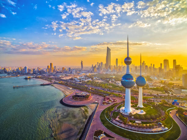 クウェート シティの鮮やかな夕日 - クウェート市 ストックフォトと画像