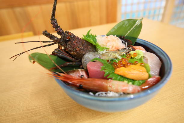 伊勢海老海老刺身丼海鮮丼高価な日本食 - ise ストックフォトと画像
