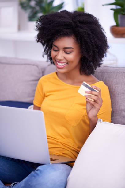 istock Sundays are for online shopping spoils 1066883940