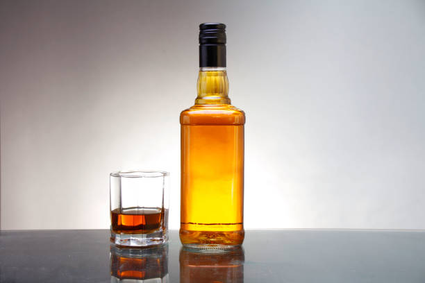 a bottle and glass of whisky - whisky liqueur glass alcohol bottle imagens e fotografias de stock