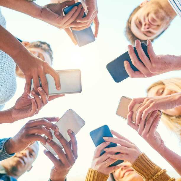 istock They're a connected clique 1066901300