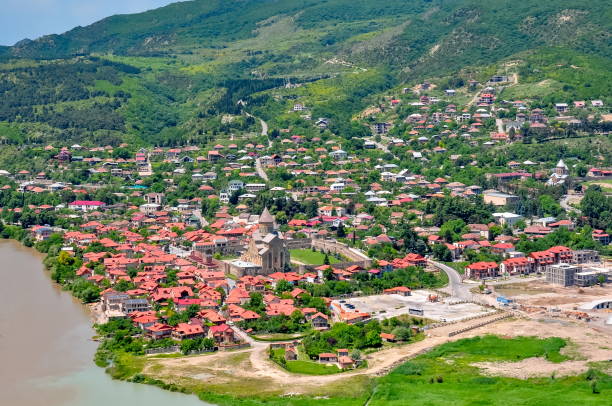 トビリシ、グルジアの近くムツヘタの古い町 - mtskheta ストックフォトと画像