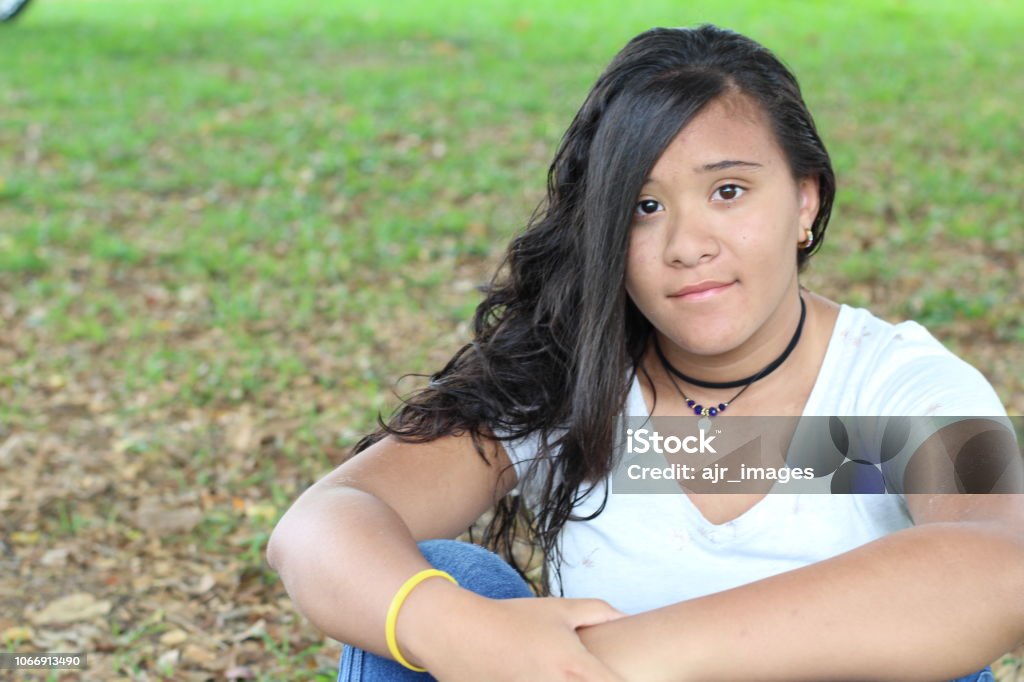 Étnico teen com espaço de cópia - Foto de stock de Adolescente royalty-free