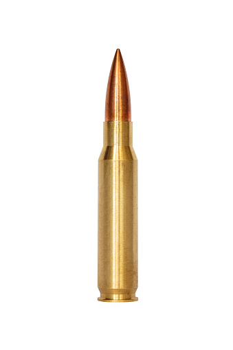 Una bala de rifle sobre fondo blanco photo