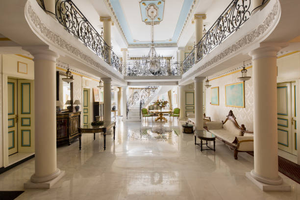 un habitacle de hall - entrance hall mansion indoors inside of photos et images de collection