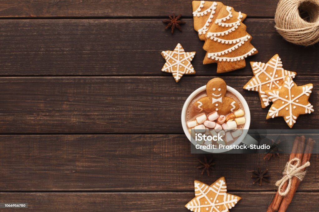 Lebkuchenmann Baden in Tasse heiße Schokolade - Lizenzfrei Weihnachten Stock-Foto