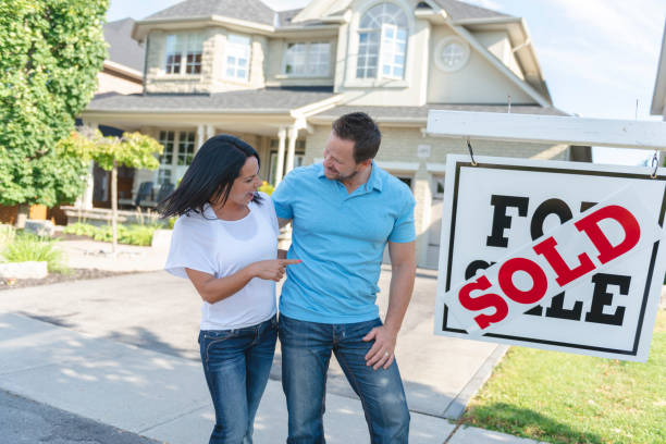 istock Excited house buyers 1066965590