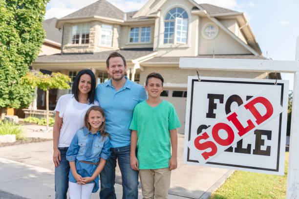 istock Family poses outside a recently sold house 1066965596