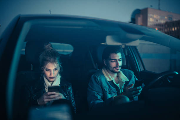 istock They give too much attention to social networks 1066987644