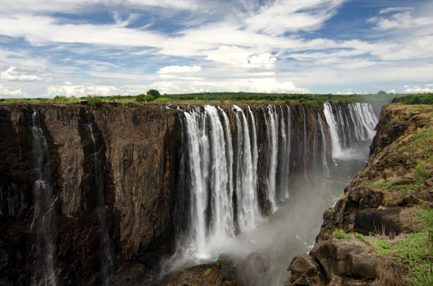 istock Panorama di Victoria Falls 1067020288