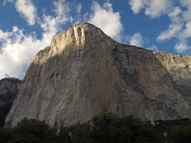 El Capitan, a granite monolith, 3k feet (900 m) from base to summit, Yosemite Valley, California, USA
