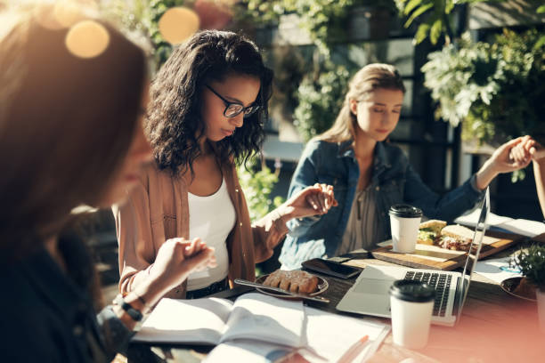istock Giving thanks for the food 1067024298