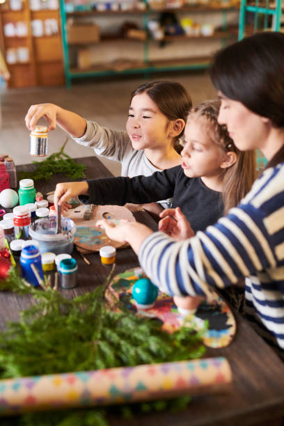 istock Art and Craft Class for Christmas 1067120132