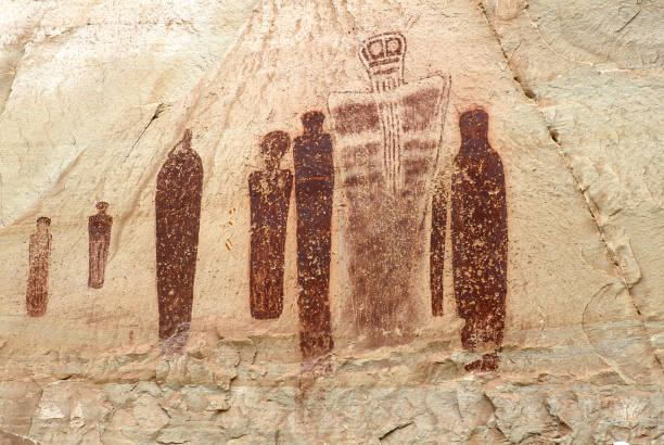 istock Great Gallery in Horseshoe Canyon 1 1067147682