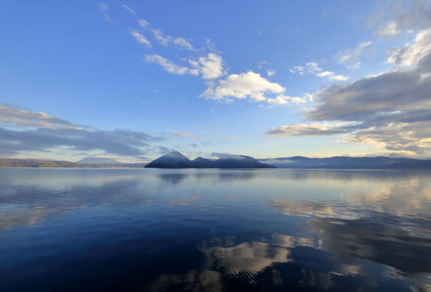 Lake Toya (洞爺湖, Tōyako) is part of the Shikotsu-Toya National Park.