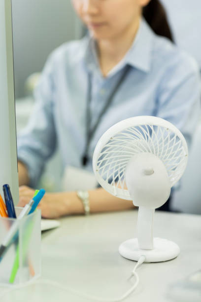 negócios mulher cool biz - office fan - fotografias e filmes do acervo