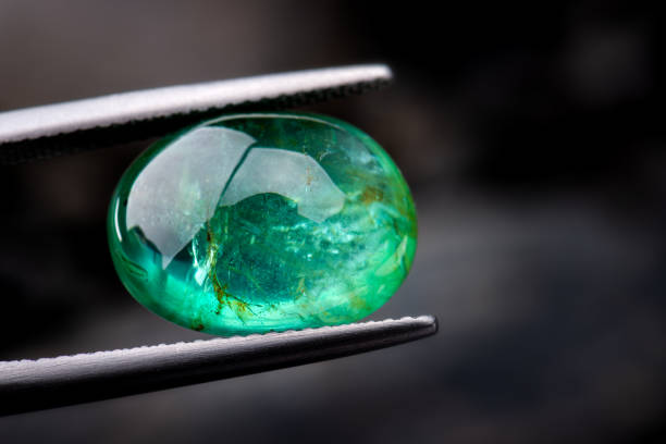 the emerald gemstone jewelry. - jade imagens e fotografias de stock