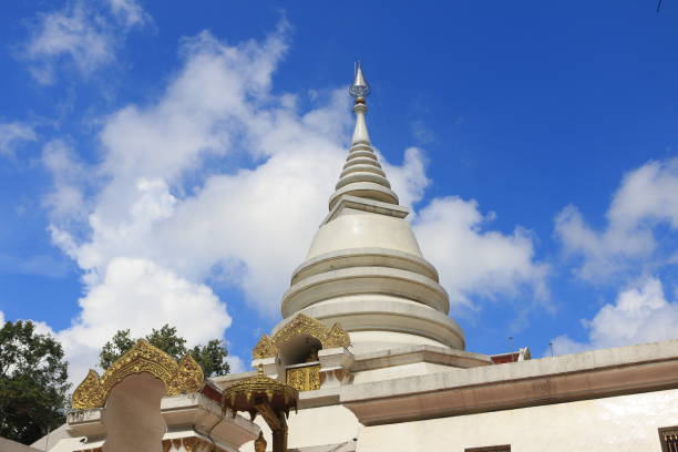 white pagoda on blue sky background, Wat Pha-Ngao Pagoda at Chiangrai Thailand white pagoda on blue sky background, Wat Pha-Ngao Pagoda at Chiangrai Thailand golden tample stock pictures, royalty-free photos & images