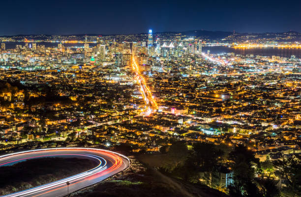 san francisco skyline from twin peaks at night - bay san francisco county residential district aerial view imagens e fotografias de stock