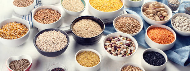 さまざまな穀物、穀物、種子、豆。 - carbohydrate rice cereal plant uncultivated ストックフォトと画像