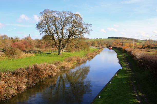 istock Autumn Kennet & Avon Canal 1067546450