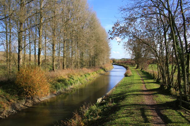 istock Autumn Kennet & Avon Canal 1067546506