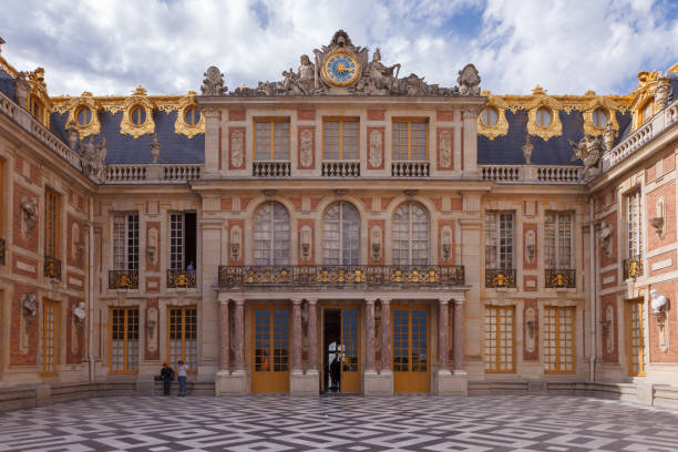 patio de mármol del palacio de versalles - chateau de versailles fotografías e imágenes de stock