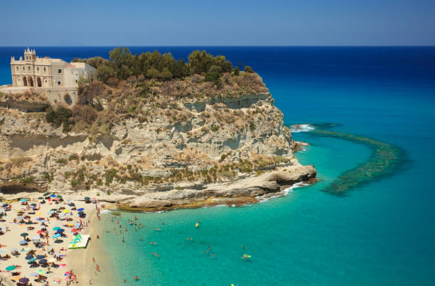 vista panorámica en tropea - 3144 fotografías e imágenes de stock