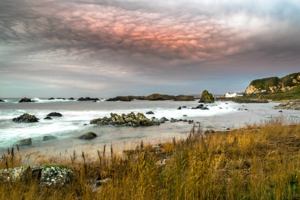 ballintoy の海岸 - nobody non urban scene long exposure county antrim ストックフォトと画像