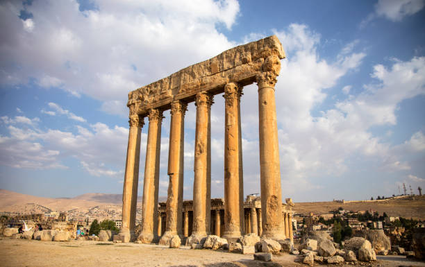 roman ruins of ancient heliopolis. baalbek, bekaa valley, lebanon. - baalbek imagens e fotografias de stock