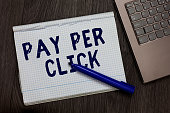 konzeptionelle-handschrift-pay-per-click-anzeigen-business-foto-text-internet-werbung-model.jpg?b=1&s=170x170&k=20&c=i4FM7CBDI7PTIUdkZSDbDKfu4g_8NW9hNjjM-tSWfQ0=