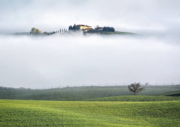 istock the houseboat - Tuscan sunrise 1067625598