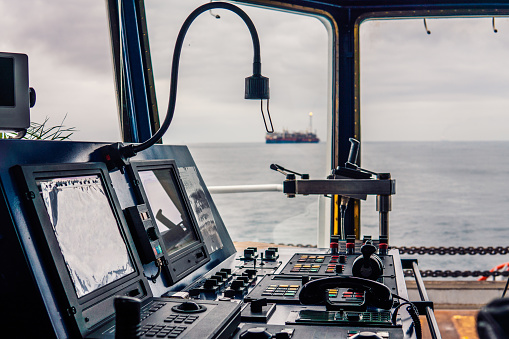 Bridge ship equipment of ffshore dp vessel thruster pitch propellers telegraph handles vhf radio, navigation devices