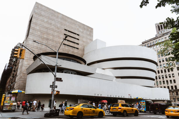 guggenheim museum of modern art in new york - museu solomon r guggenheim imagens e fotografias de stock