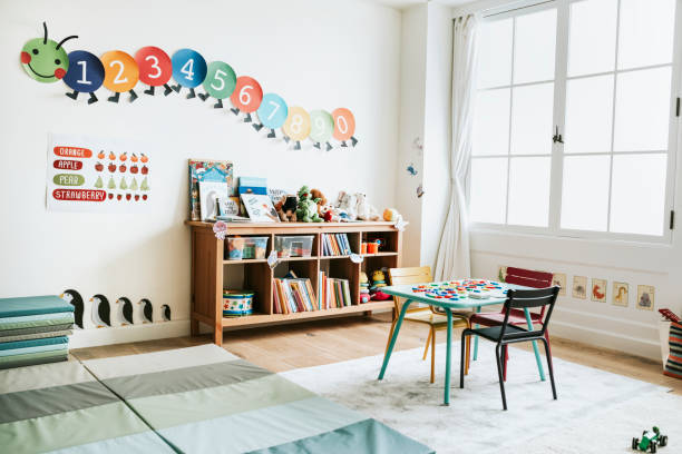 aula jardín de la infancia de diseño de interiores - parvulario dormitorio fotografías e imágenes de stock